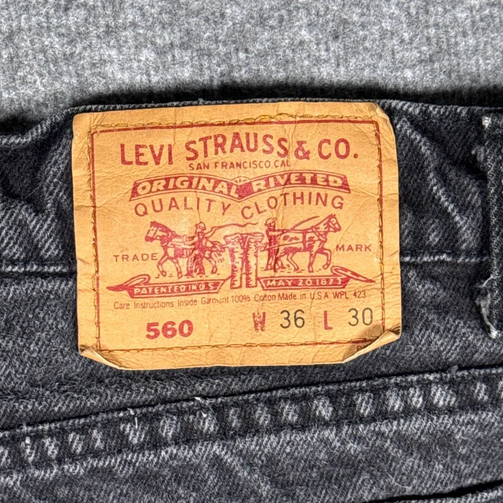 Levi 560 Jeans Mens 36x30 Black Denim Loose Fit Vintage 90s USA Made Tapered Leg